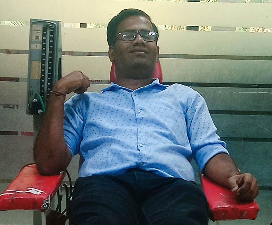 तेयुप उधना द्वारा ब्लड ऑन कॉल