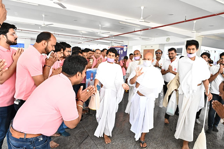 तेयुप विरार की गुरुदर्शन यात्रा संपन्न, 49 सदस्यों ने अहमदाबाद पहुँच लिया दर्शन सेवा का लाभ