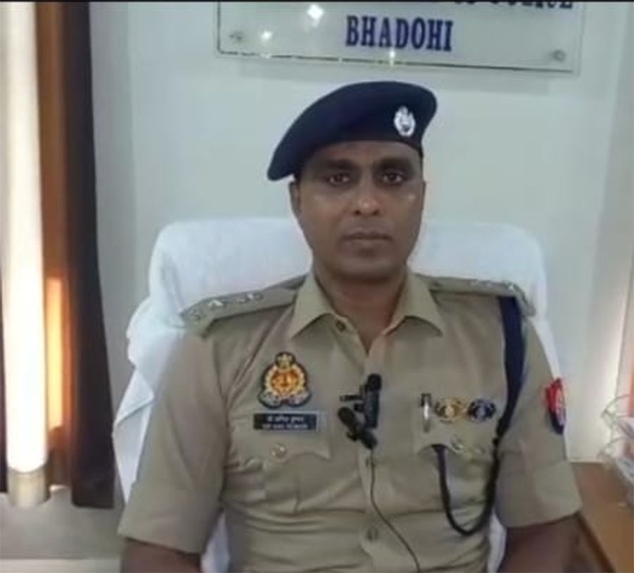 यूपी : जिस बेटी को मां-बाप ने बताया मुर्दा, नोएडा में वह निकली जिंदा