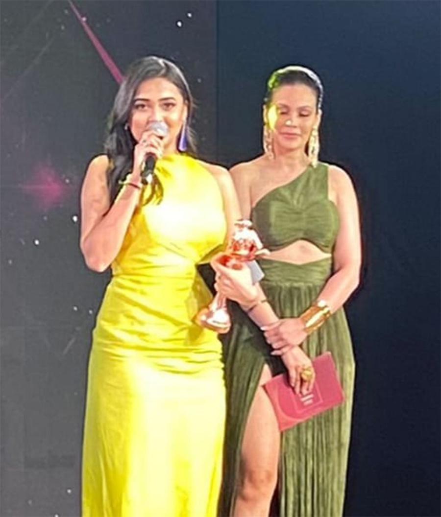 तेजस्वी प्रकाश ने एक प्रतिष्ठित अवार्ड शो में मोस्ट स्टाइलिश स्टार का पुरस्कार जीता