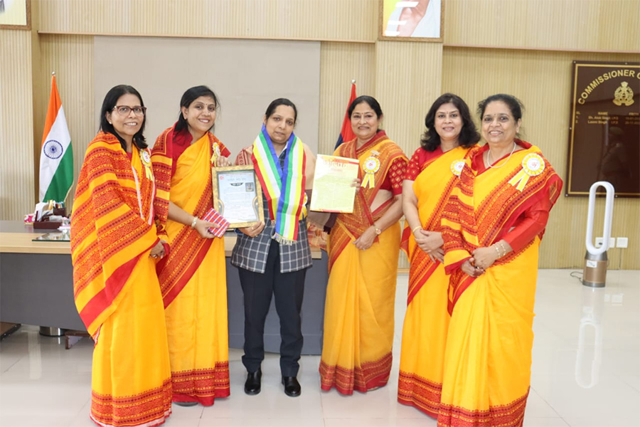 यूपी की पहली महिला पुलिस कमिश्नर श्रीमती लक्ष्मी सिंह को तेरापंथ महिला मंडल नोएडा द्वारा दिया गया  प्रेरणा सम्मान